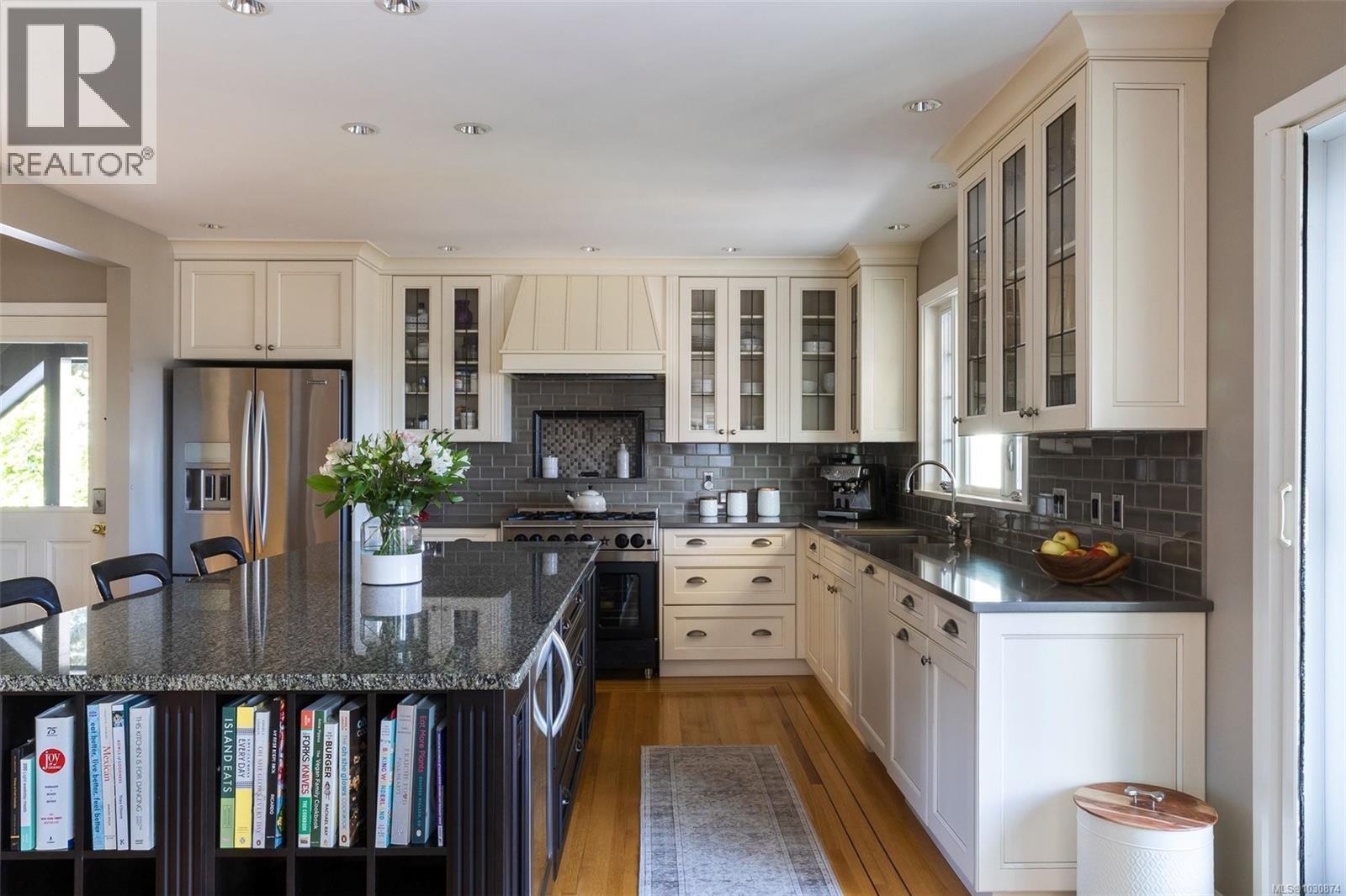 995 TERRACE AVE - 14