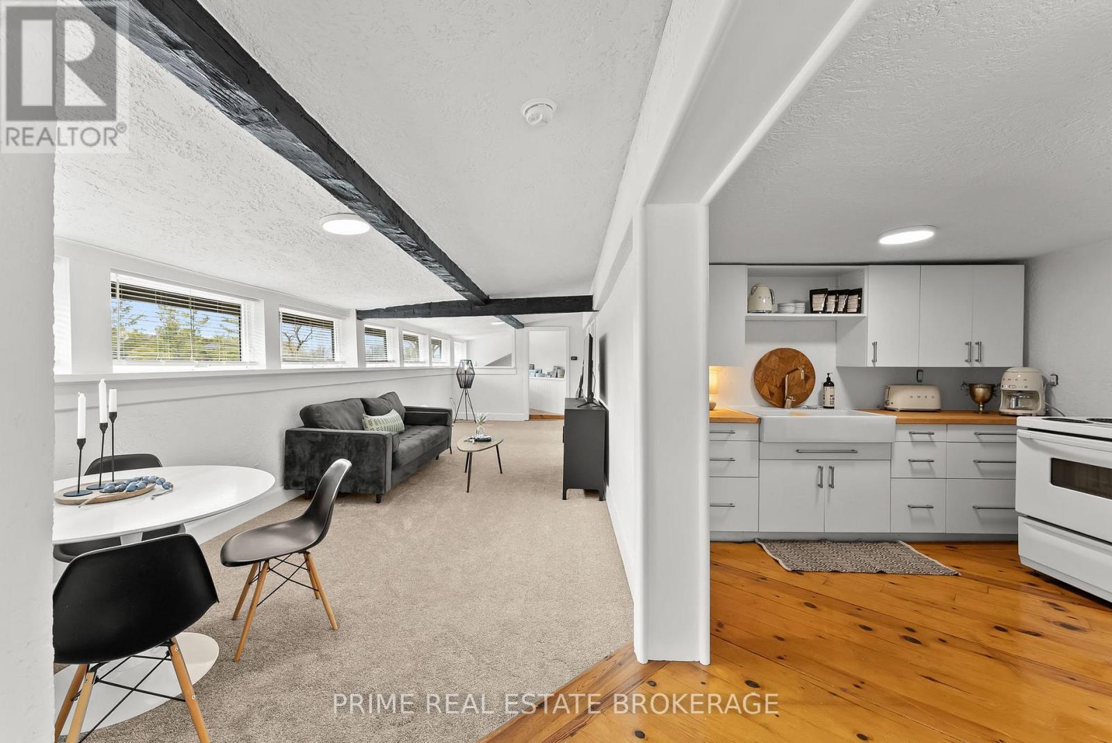 10096 CHARLTON DRIVE Property Photo