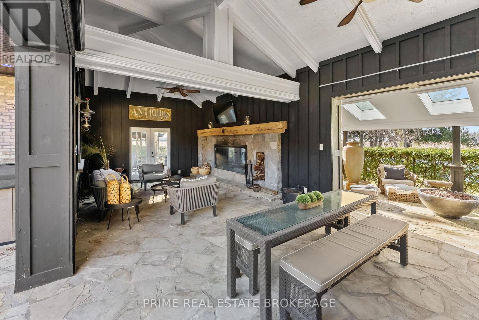 10096 CHARLTON DRIVE Property Photo