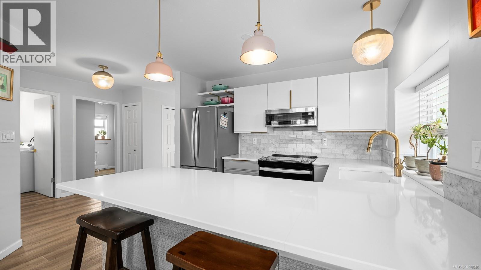 660 25th St - 17