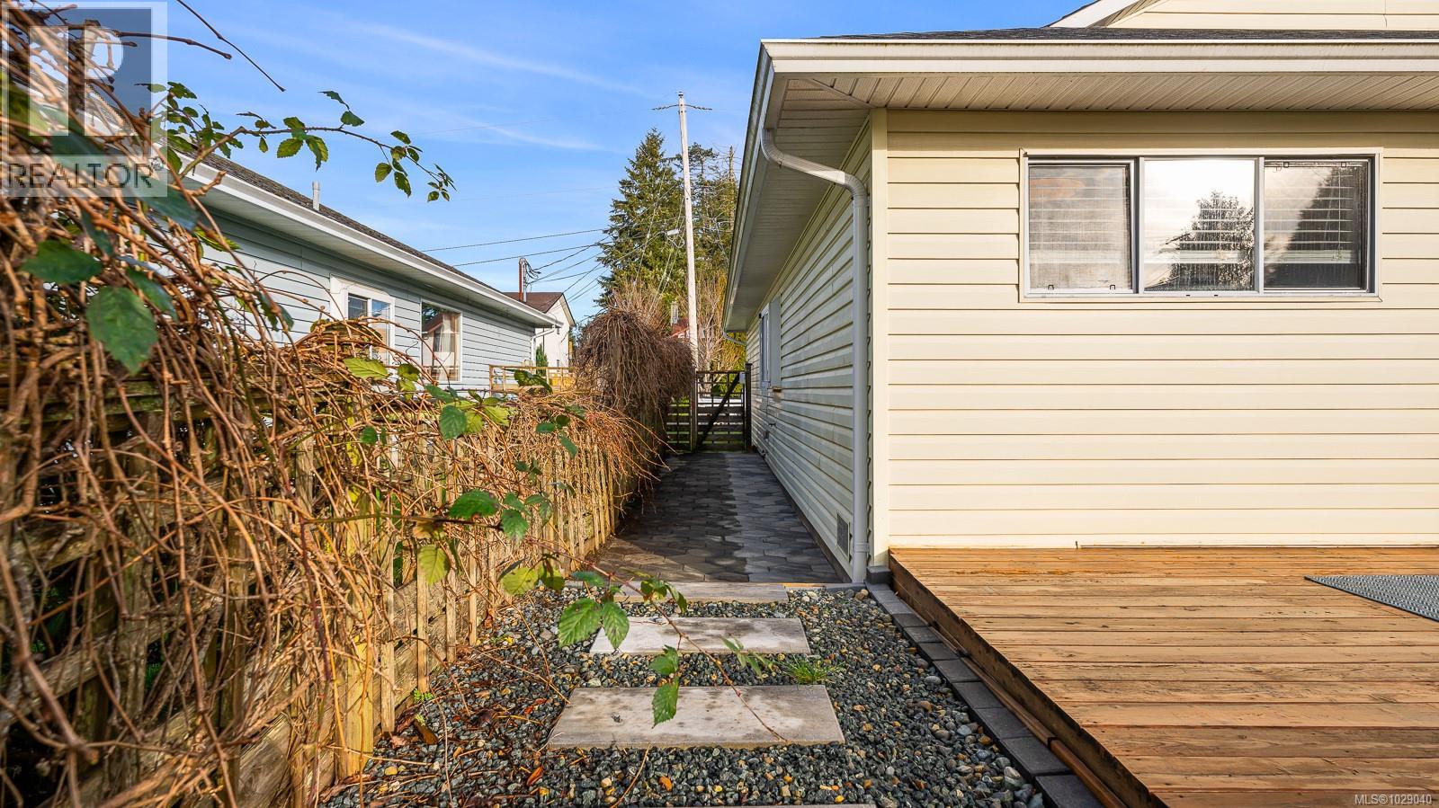 660 25th St - 22