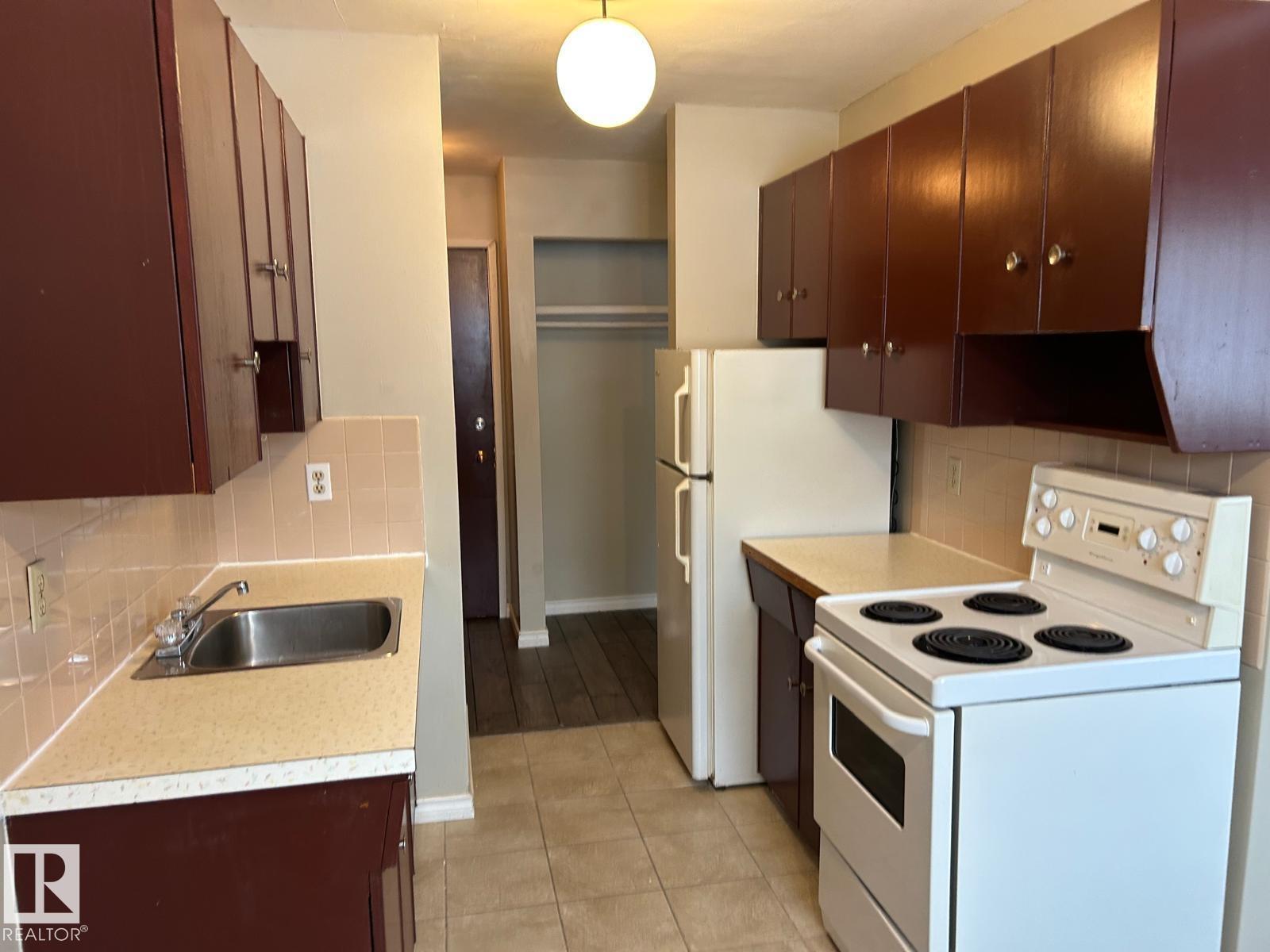 #4 10164 150 ST NW, Edmonton