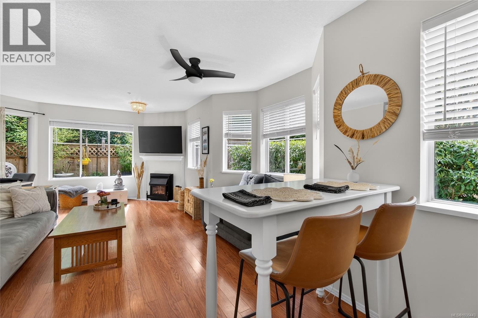 #109 24 PRIDEAUX ST - 11