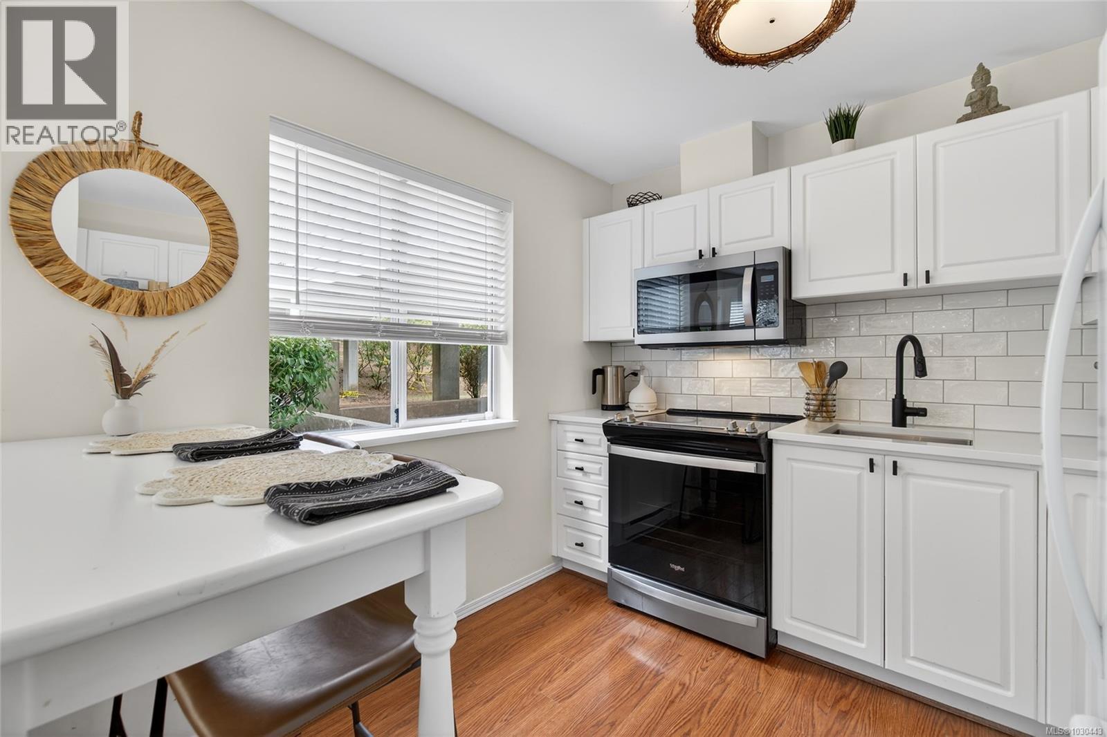 #109 24 PRIDEAUX ST - 18