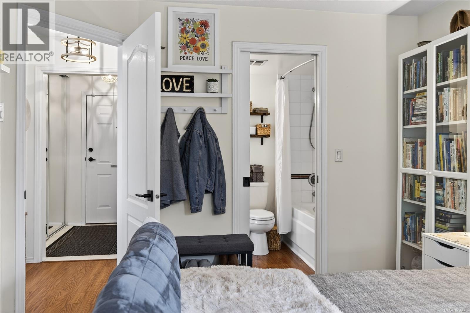 #109 24 PRIDEAUX ST - 24