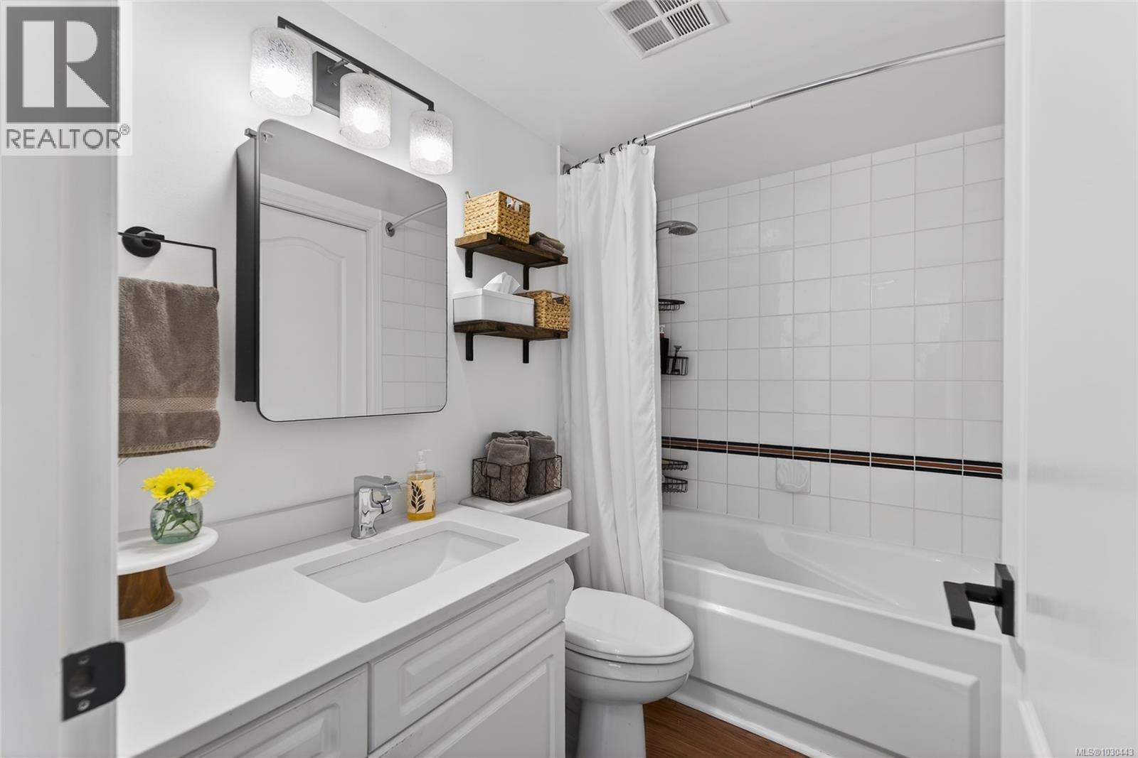 #109 24 PRIDEAUX ST - 25