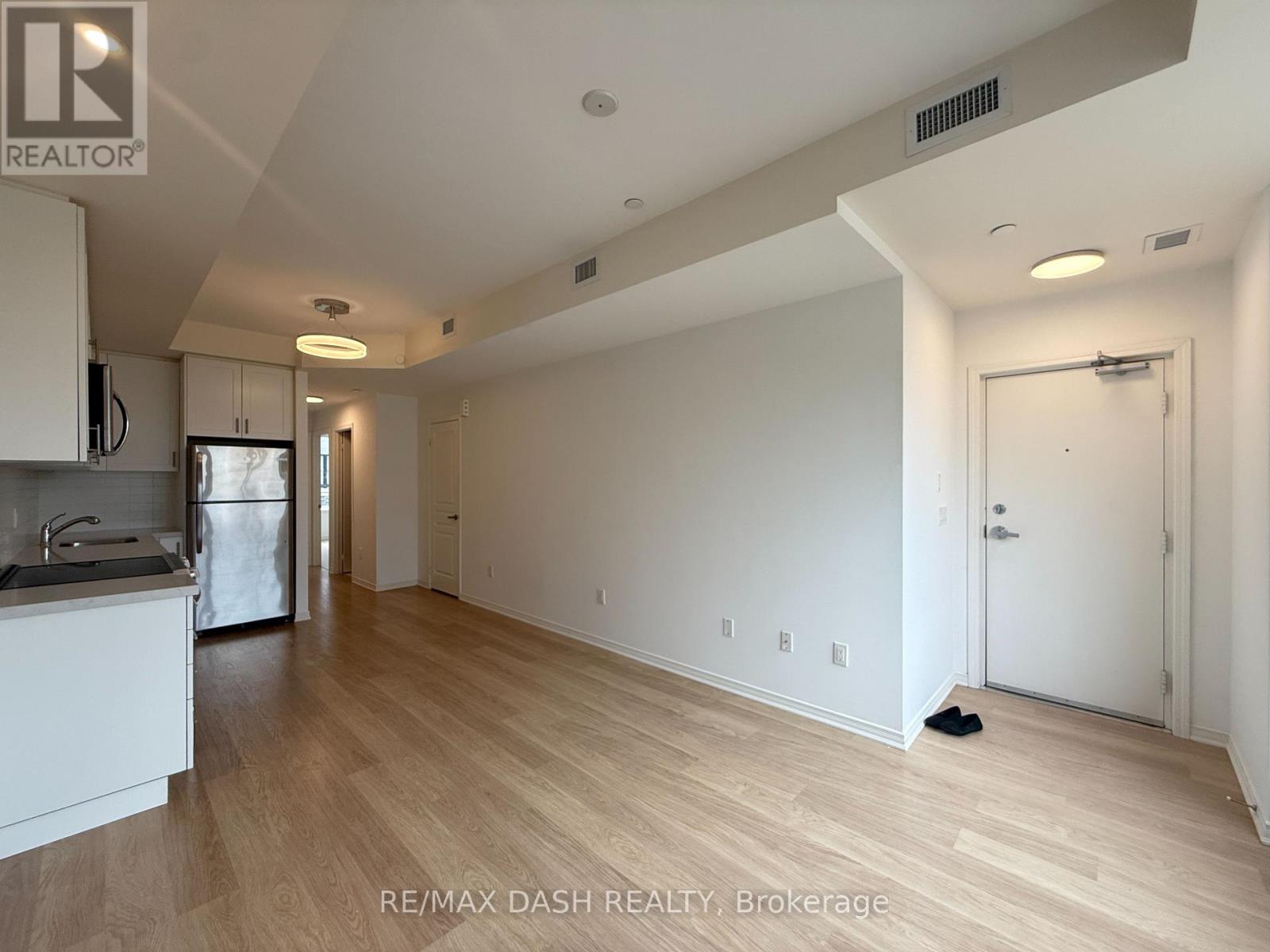 #204 1130 BRIAR HILL AVENUE - 32