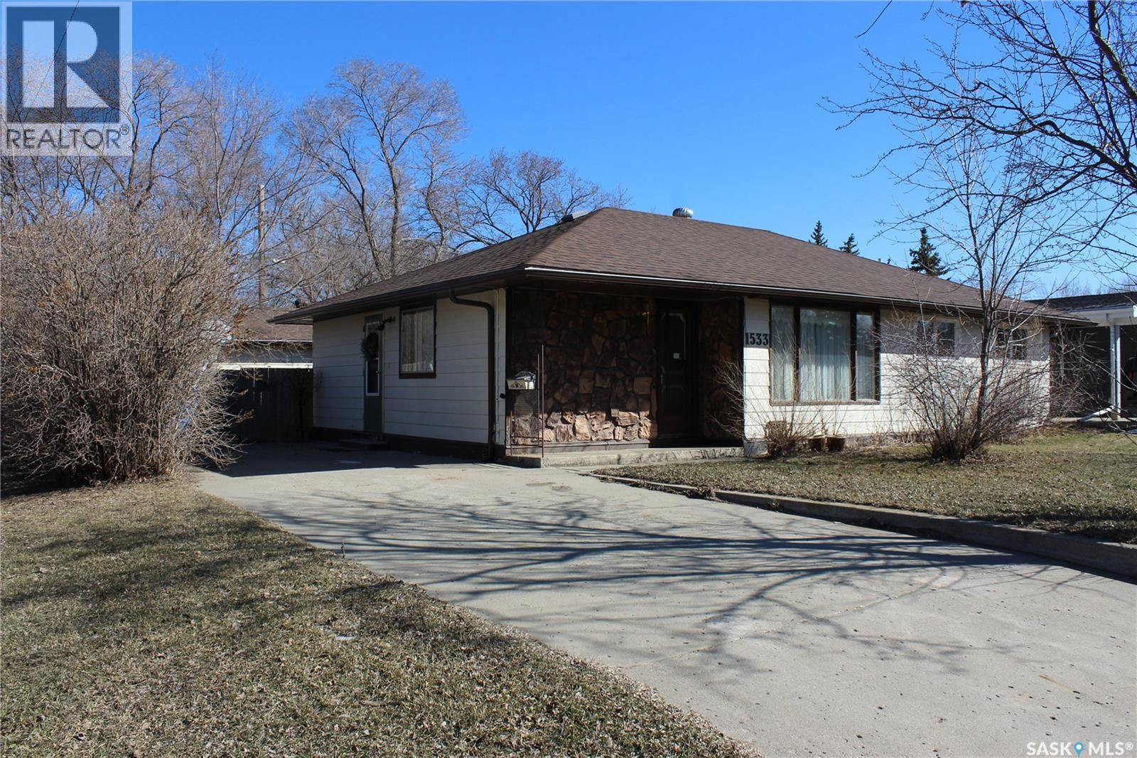 1533 Thorn CRESCENT - 2