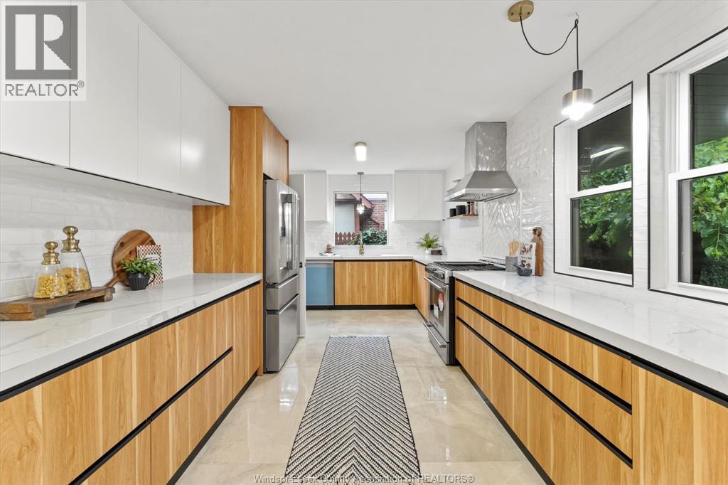 2371 RIVERSIDE DRIVE WEST - 11