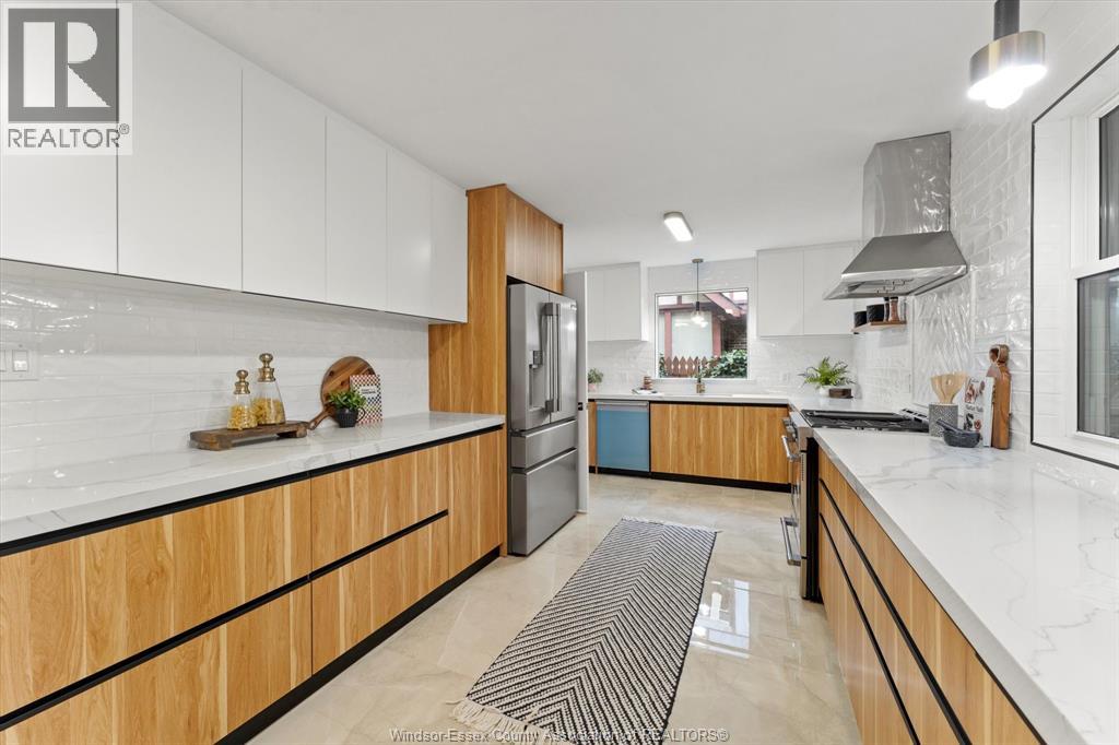 2371 RIVERSIDE DRIVE WEST - 12
