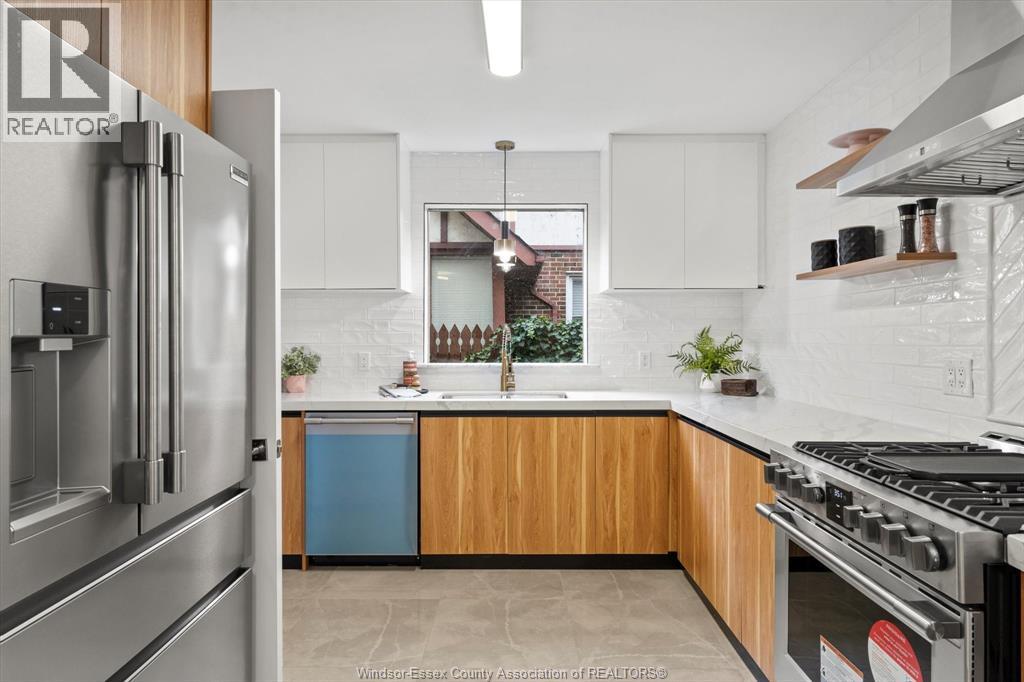 2371 RIVERSIDE DRIVE WEST - 13