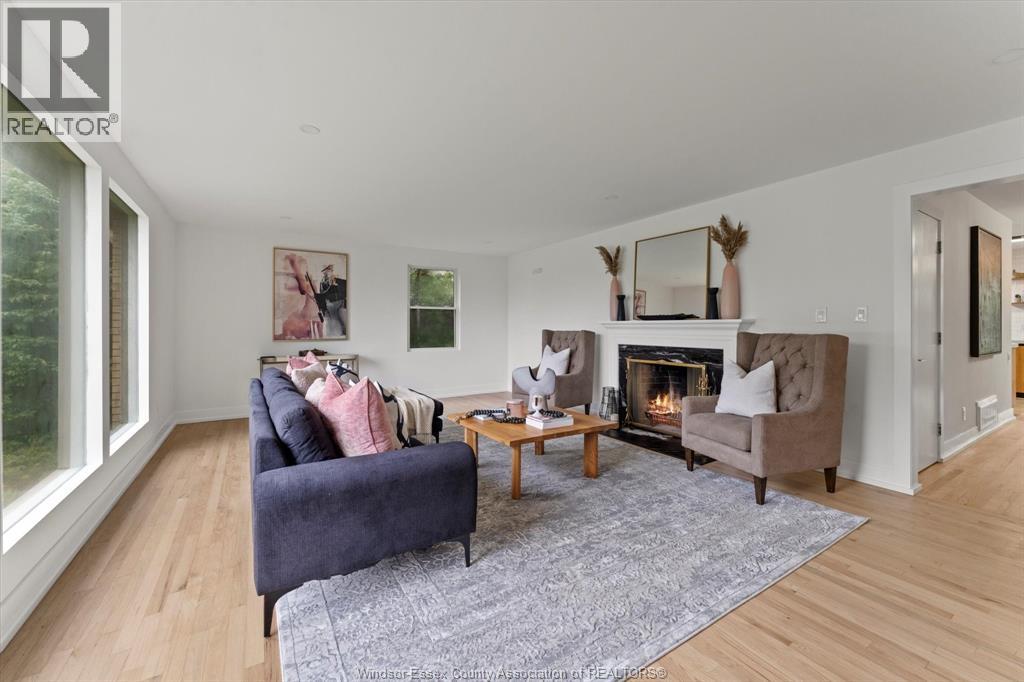 2371 RIVERSIDE DRIVE WEST - 17