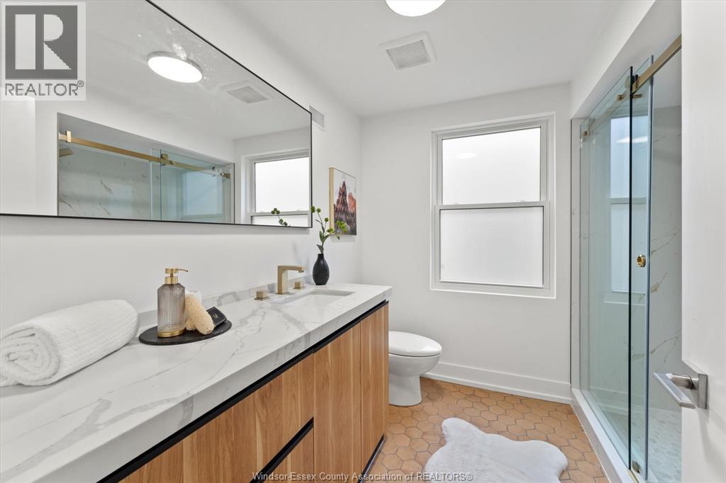 2371 RIVERSIDE DRIVE WEST - 21