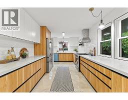 Family room/Fireplace - 2371 Riverside Drive West, Windsor, ON N9B1B1 Photo 11