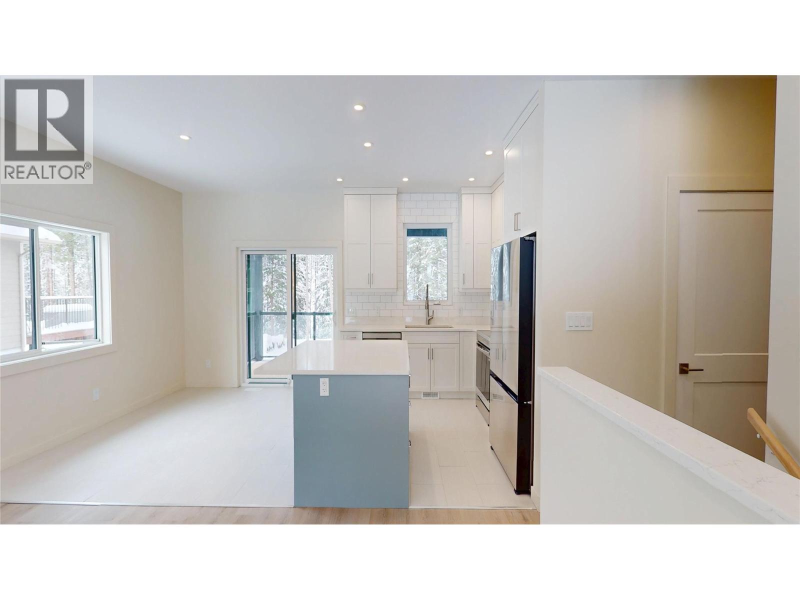 140 River Drive, Cranbrook