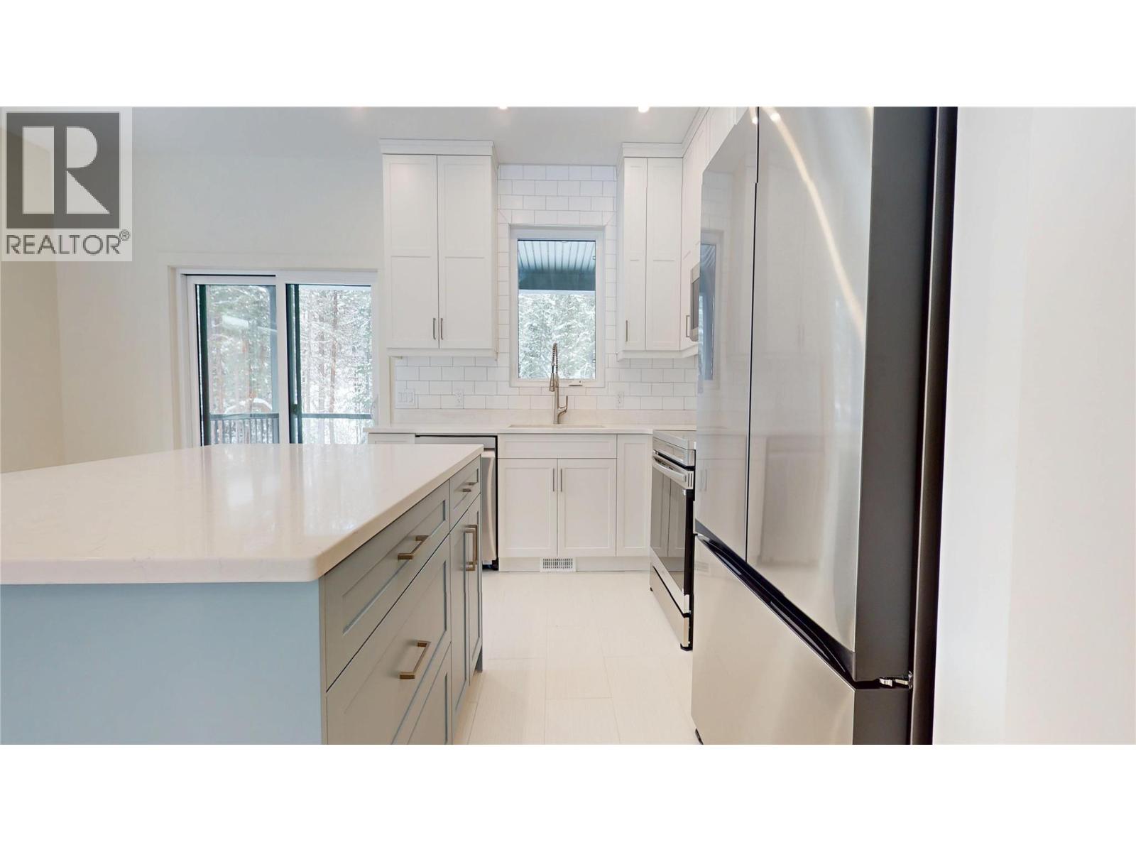 140 River Drive, Cranbrook