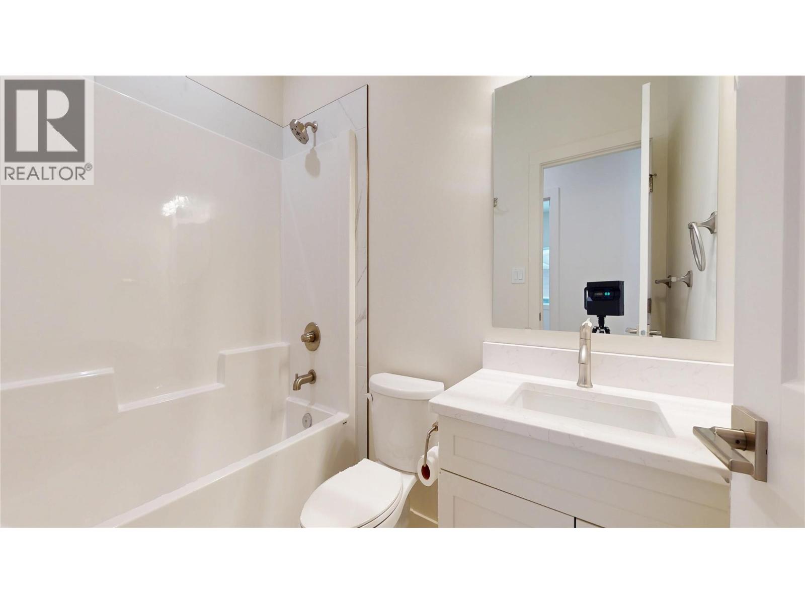 140 River Drive, Cranbrook