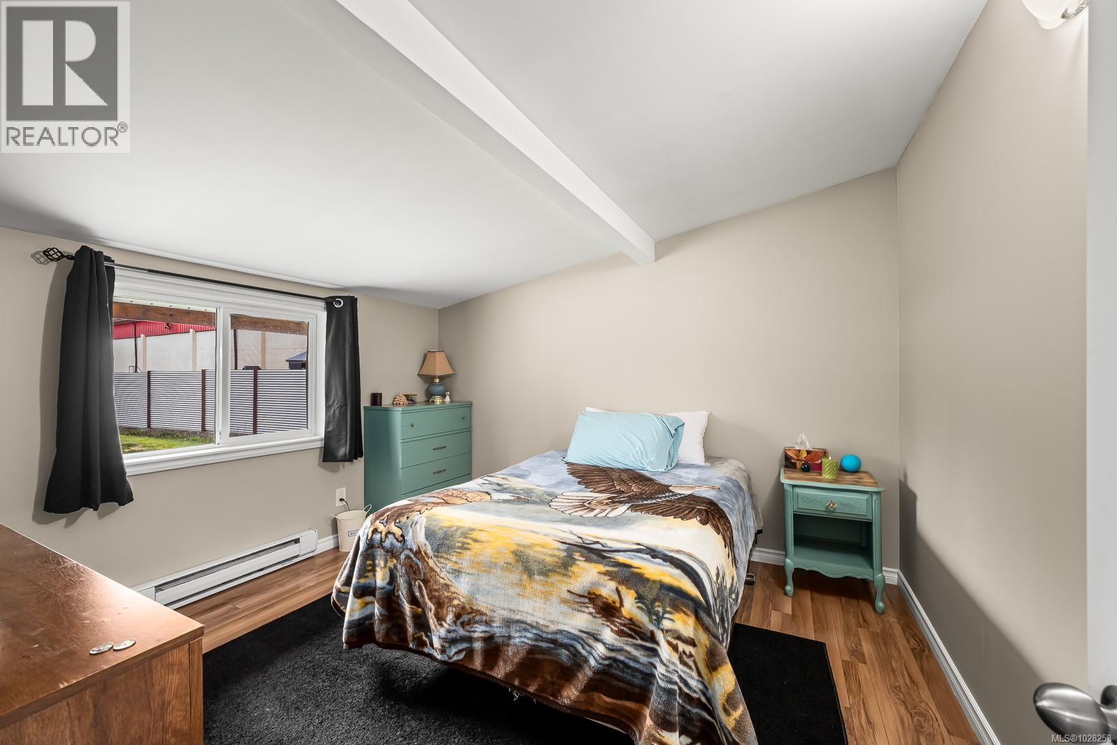 5733 ISLAND HWY N - 25