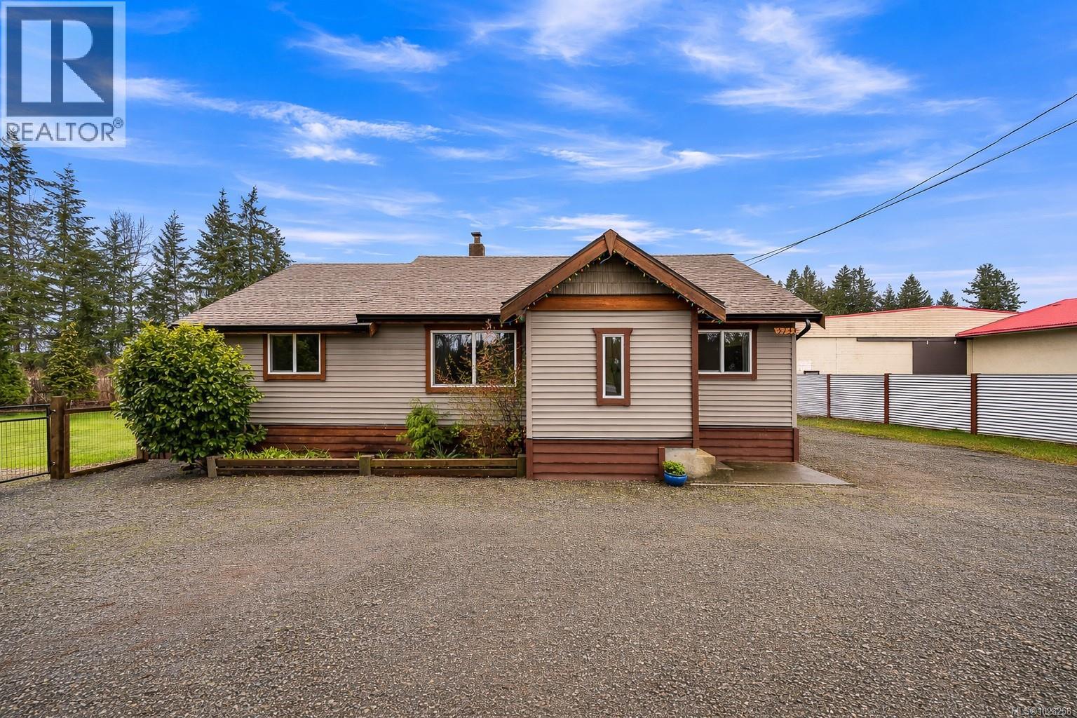 5733 ISLAND HWY N - 13