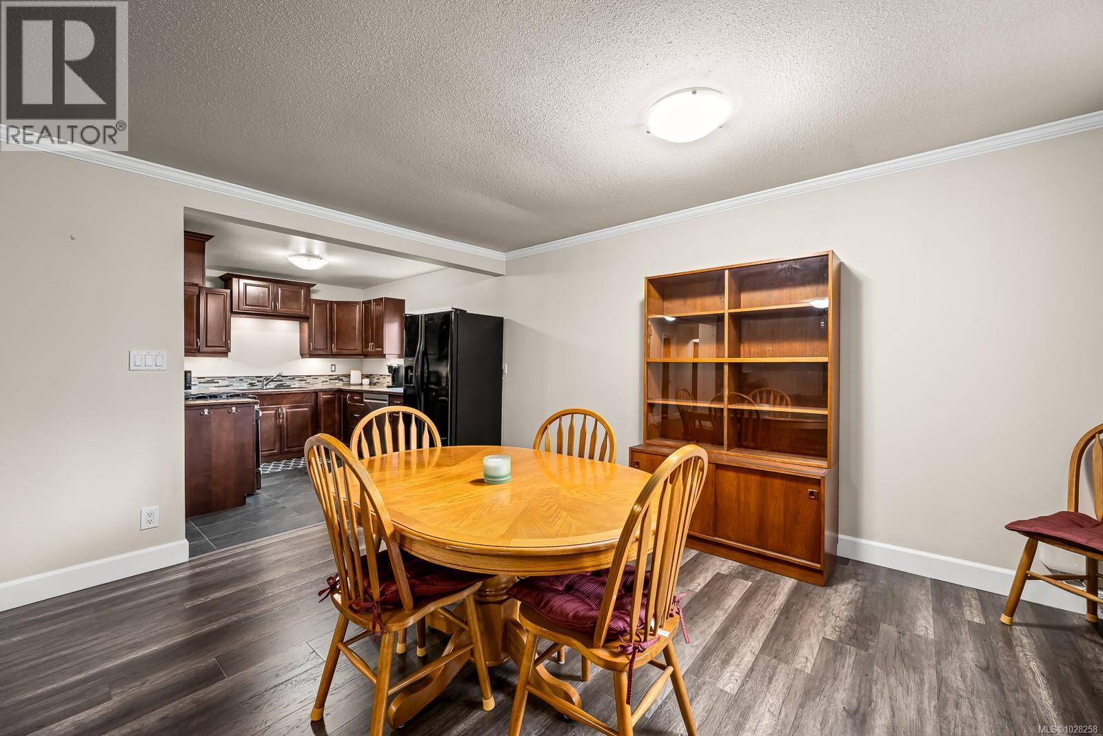 5733 Island Hwy N - 19