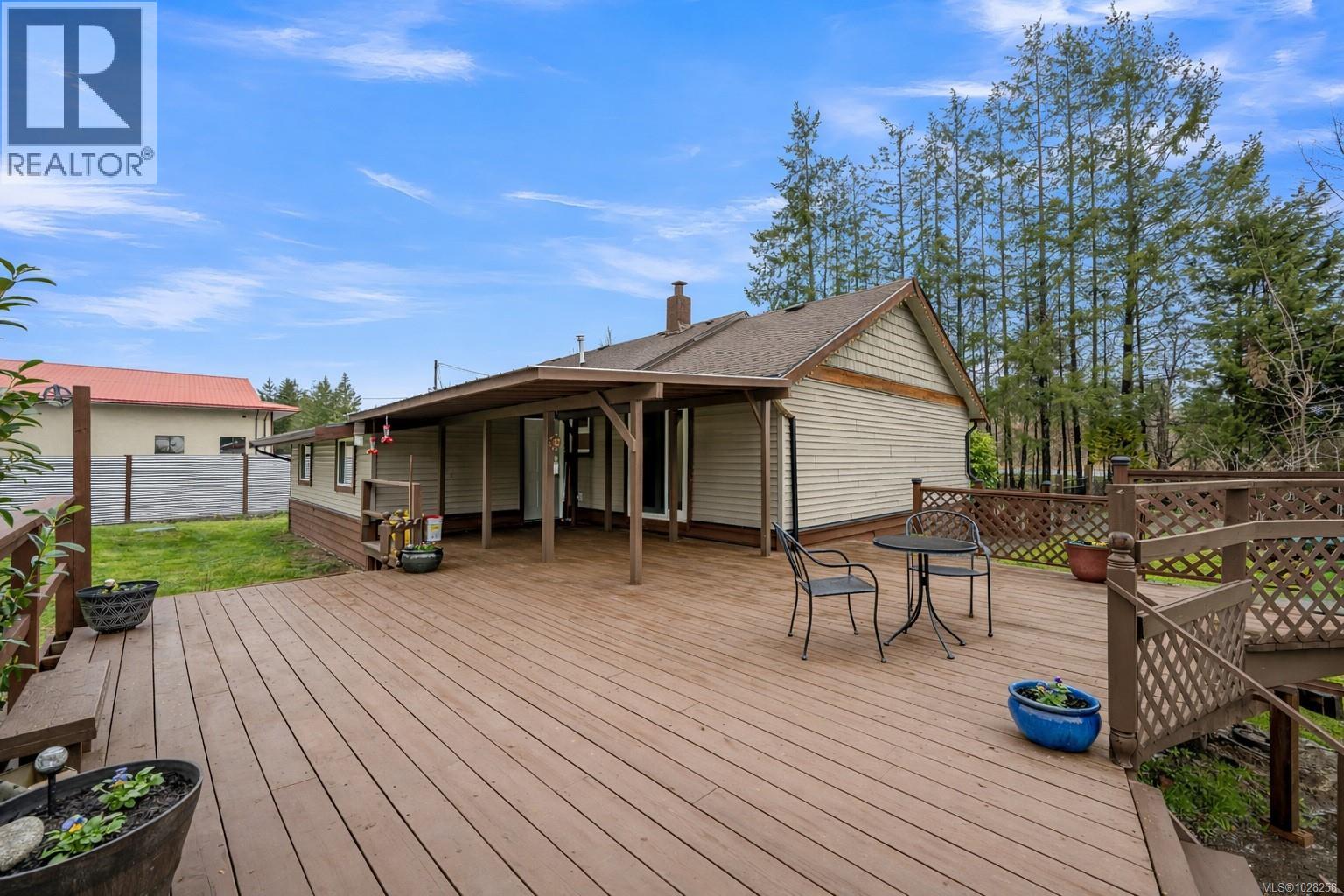 5733 ISLAND HWY N - 15