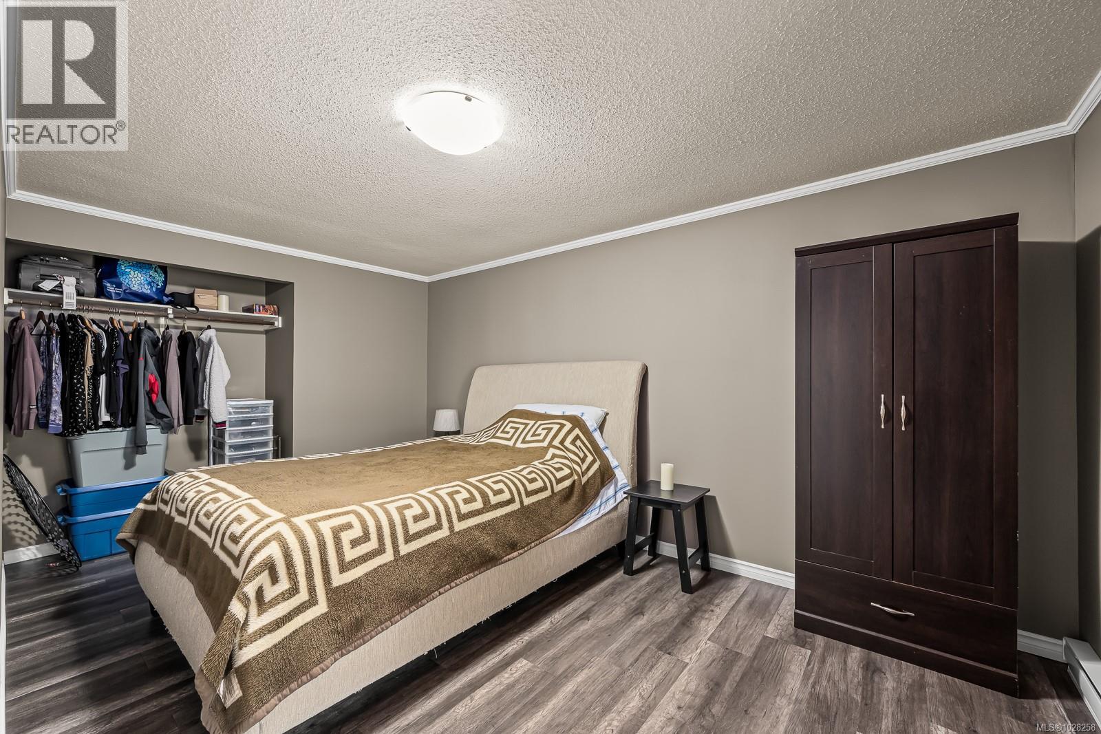 5733 ISLAND HWY N - 24