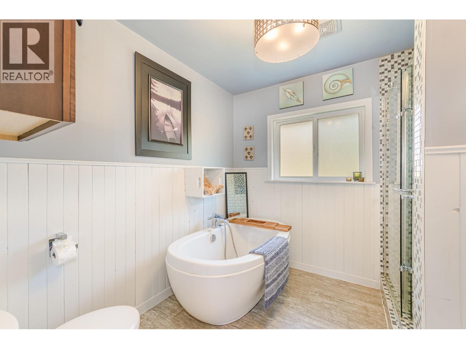 3690 Northway Road, Malakwa