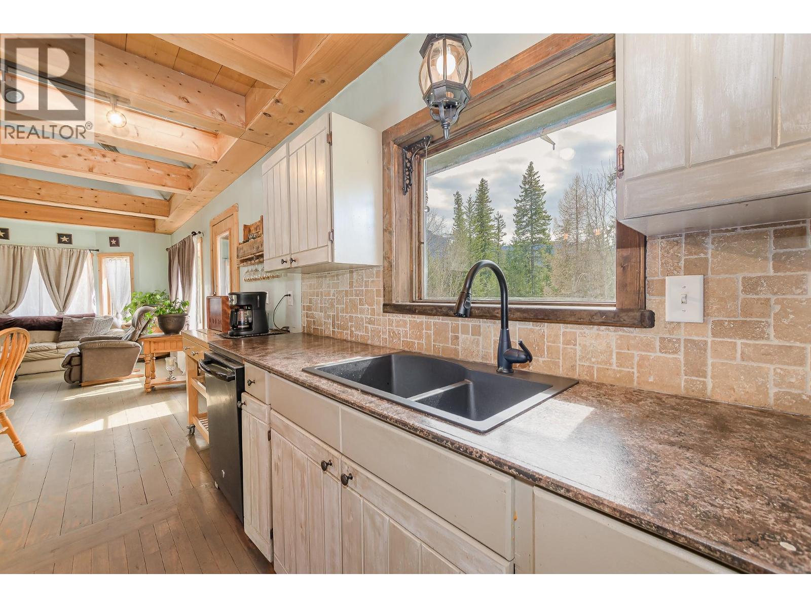 3690 Northway Road, Malakwa