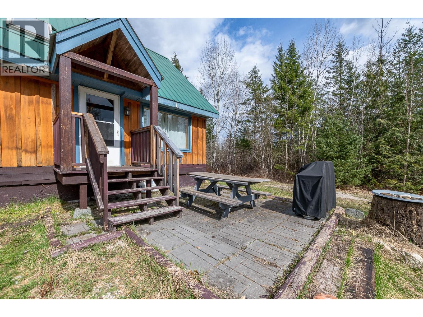 3690 Northway Road, Malakwa