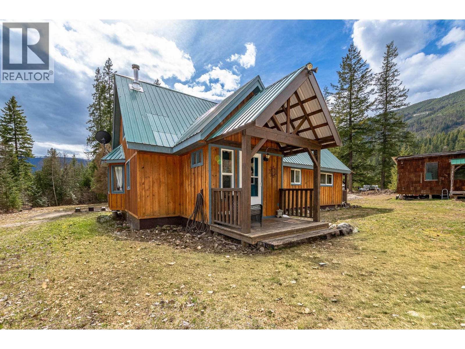 3690 Northway Road, Malakwa