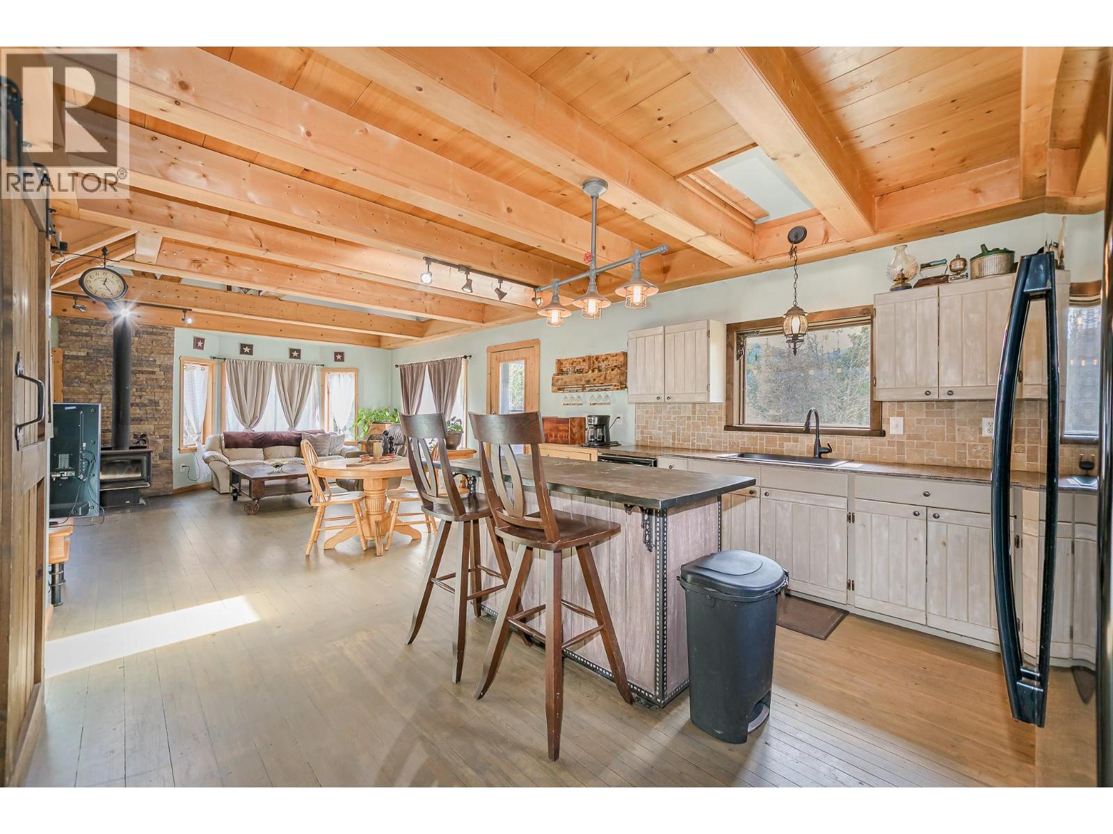 3690 Northway Road, Malakwa