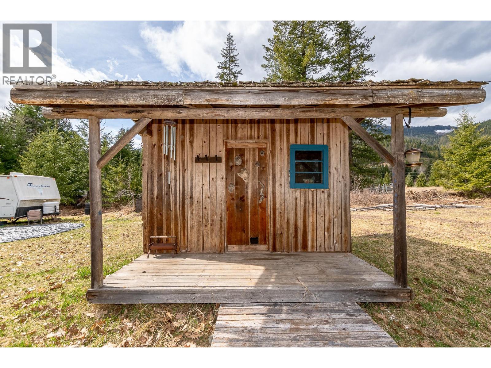 3690 Northway Road, Malakwa