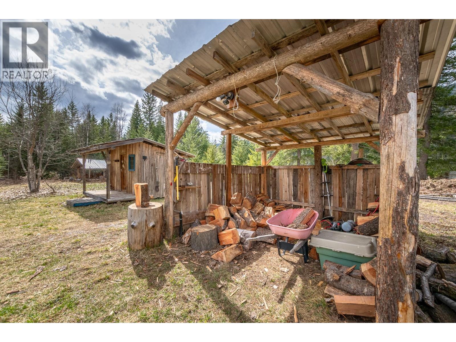 3690 Northway Road, Malakwa