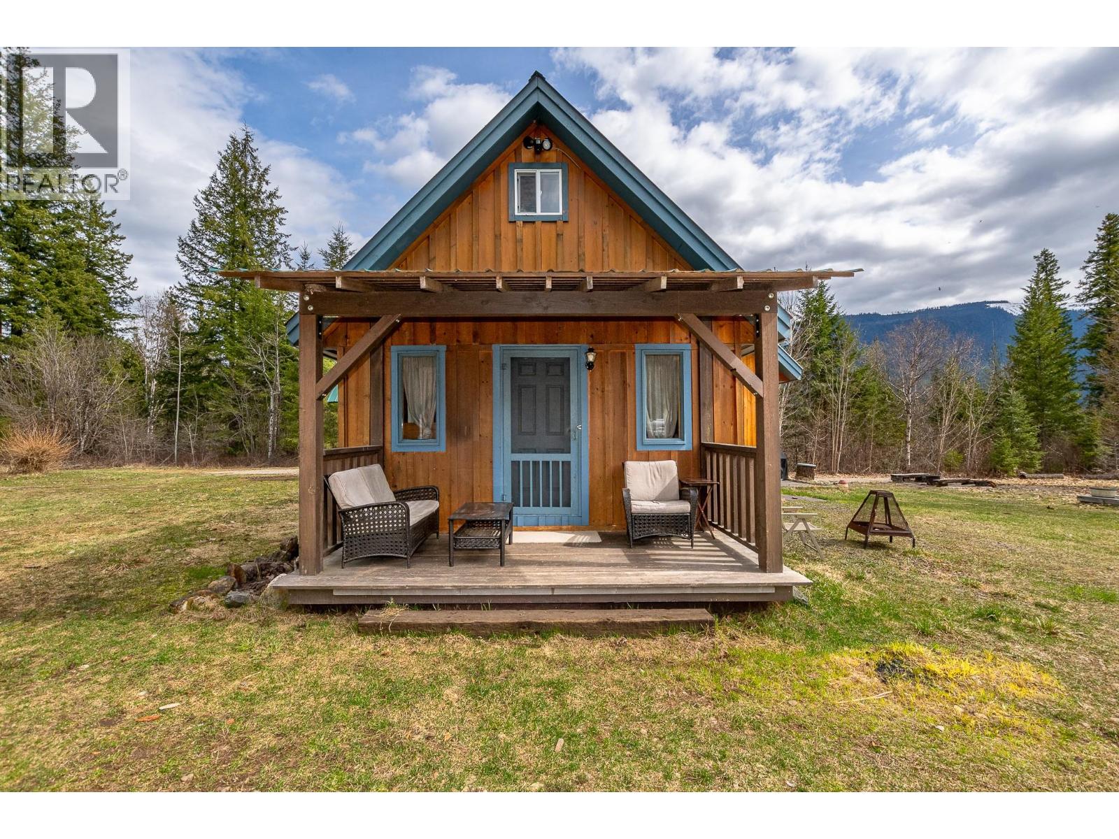 3690 Northway Road, Malakwa