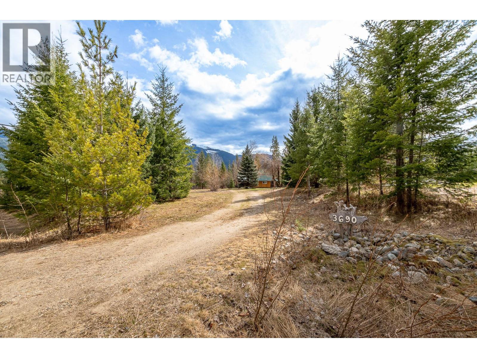 3690 Northway Road, Malakwa