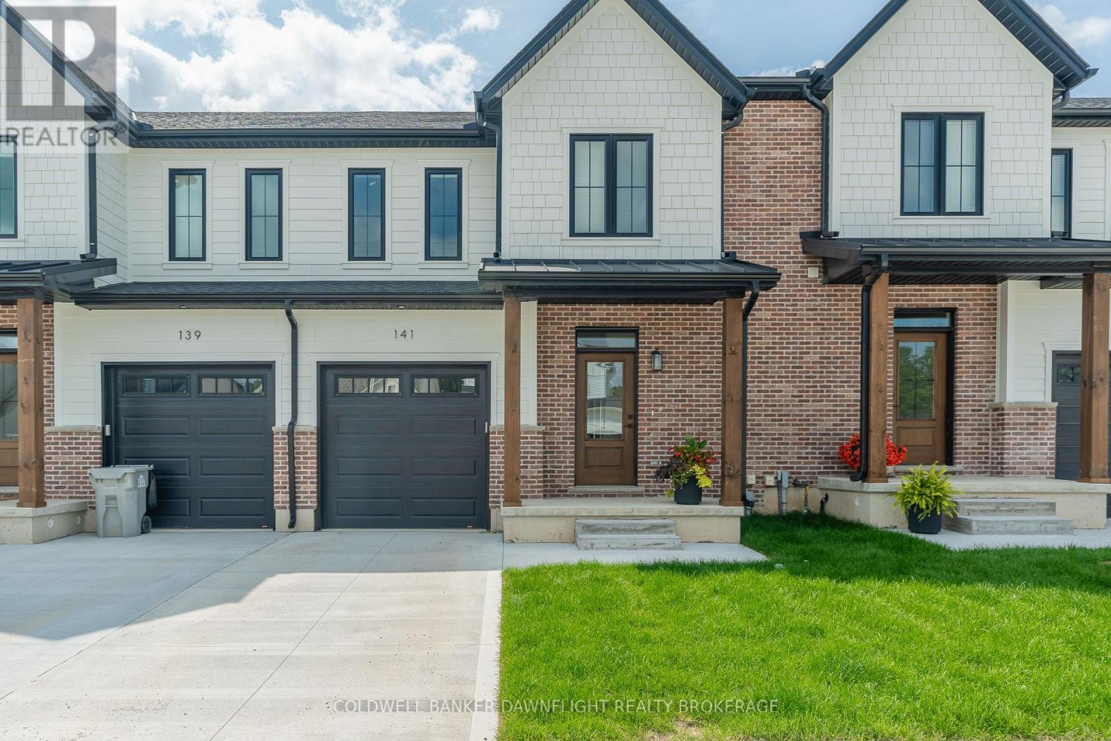 #19 147 SCOTTS DRIVE - 41