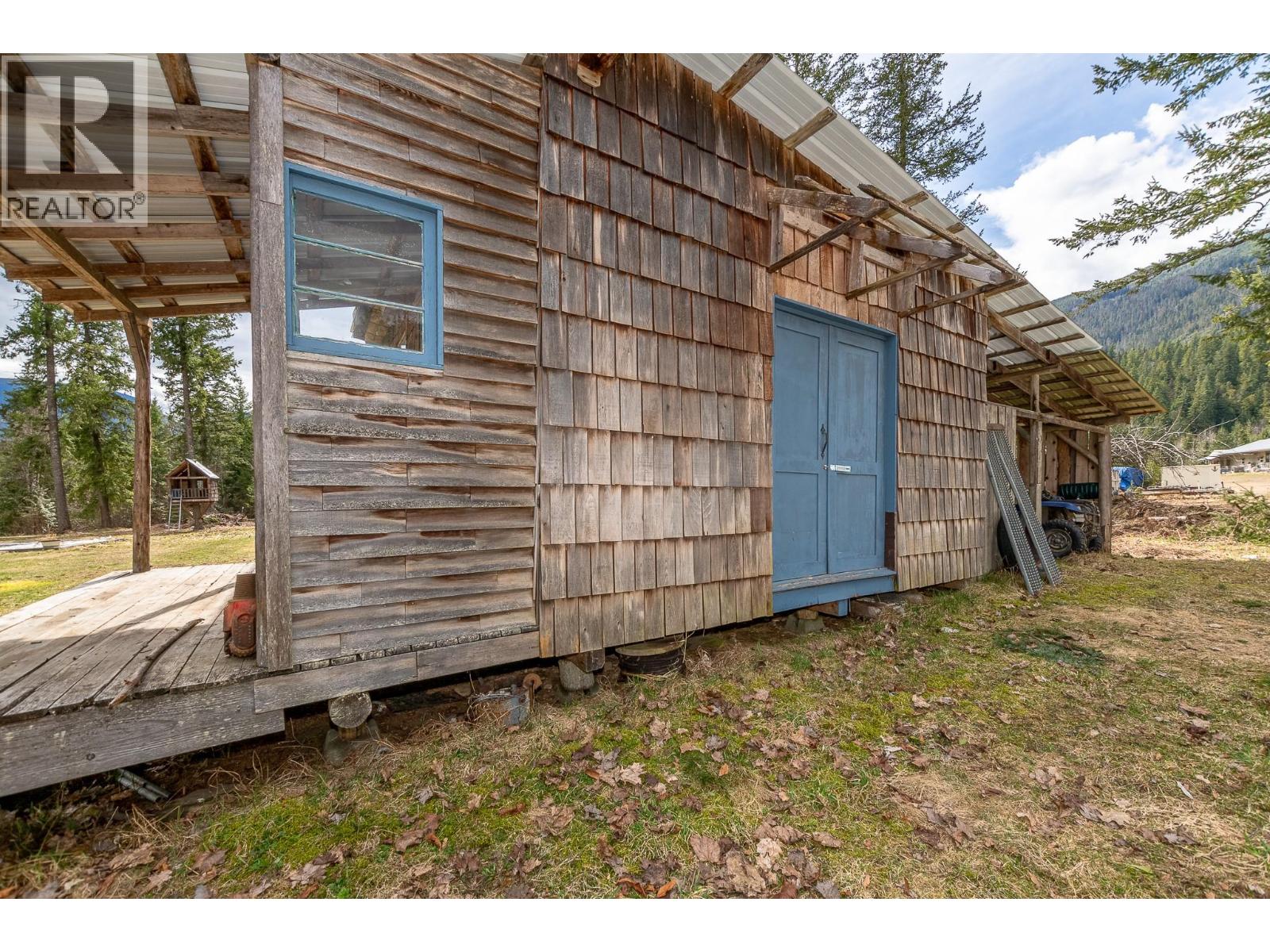 3690 Northway Road, Malakwa