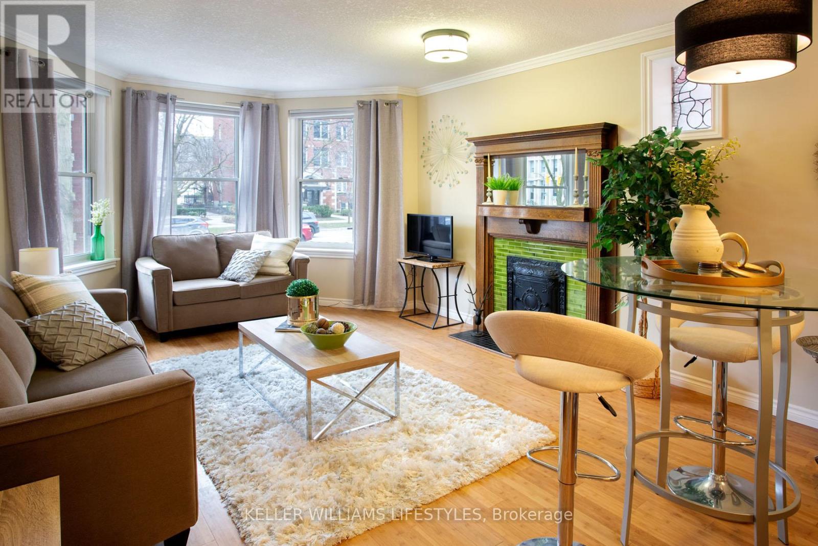 #105 275 QUEENS AVENUE - 10