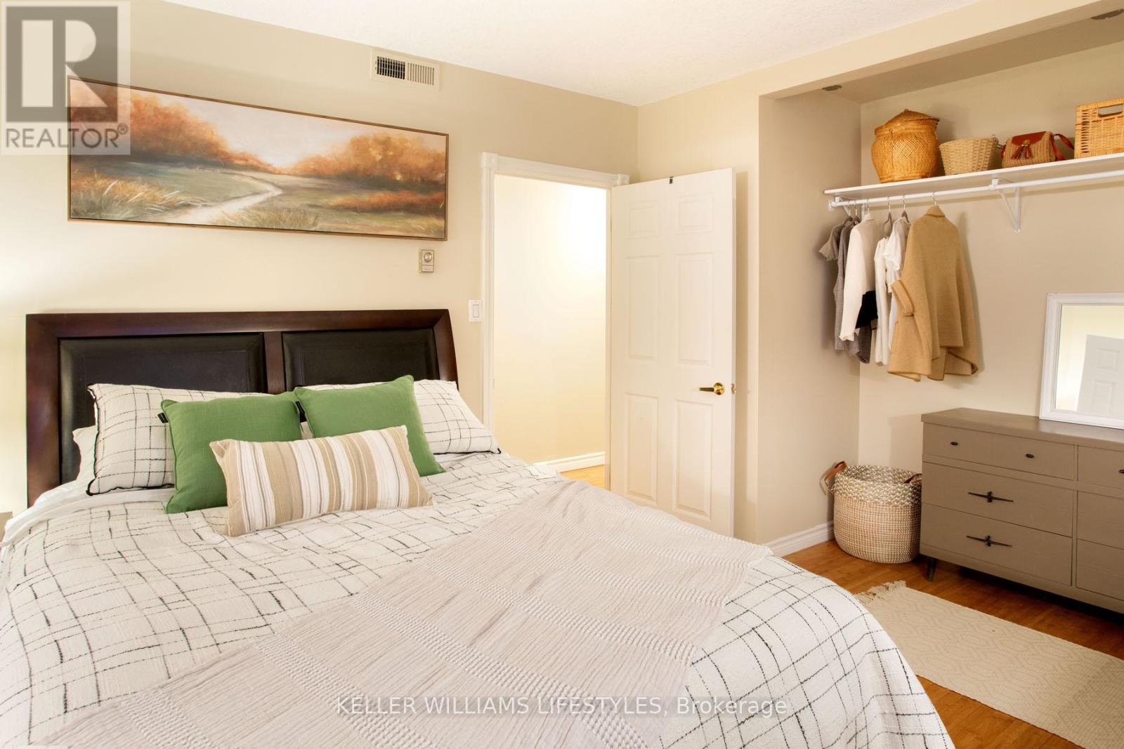 #105 275 QUEENS AVENUE - 13