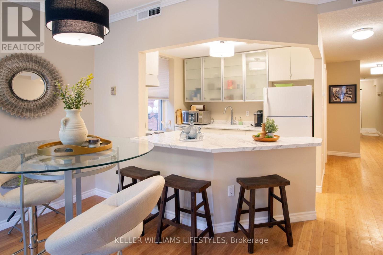 #105 275 QUEENS AVENUE - 6