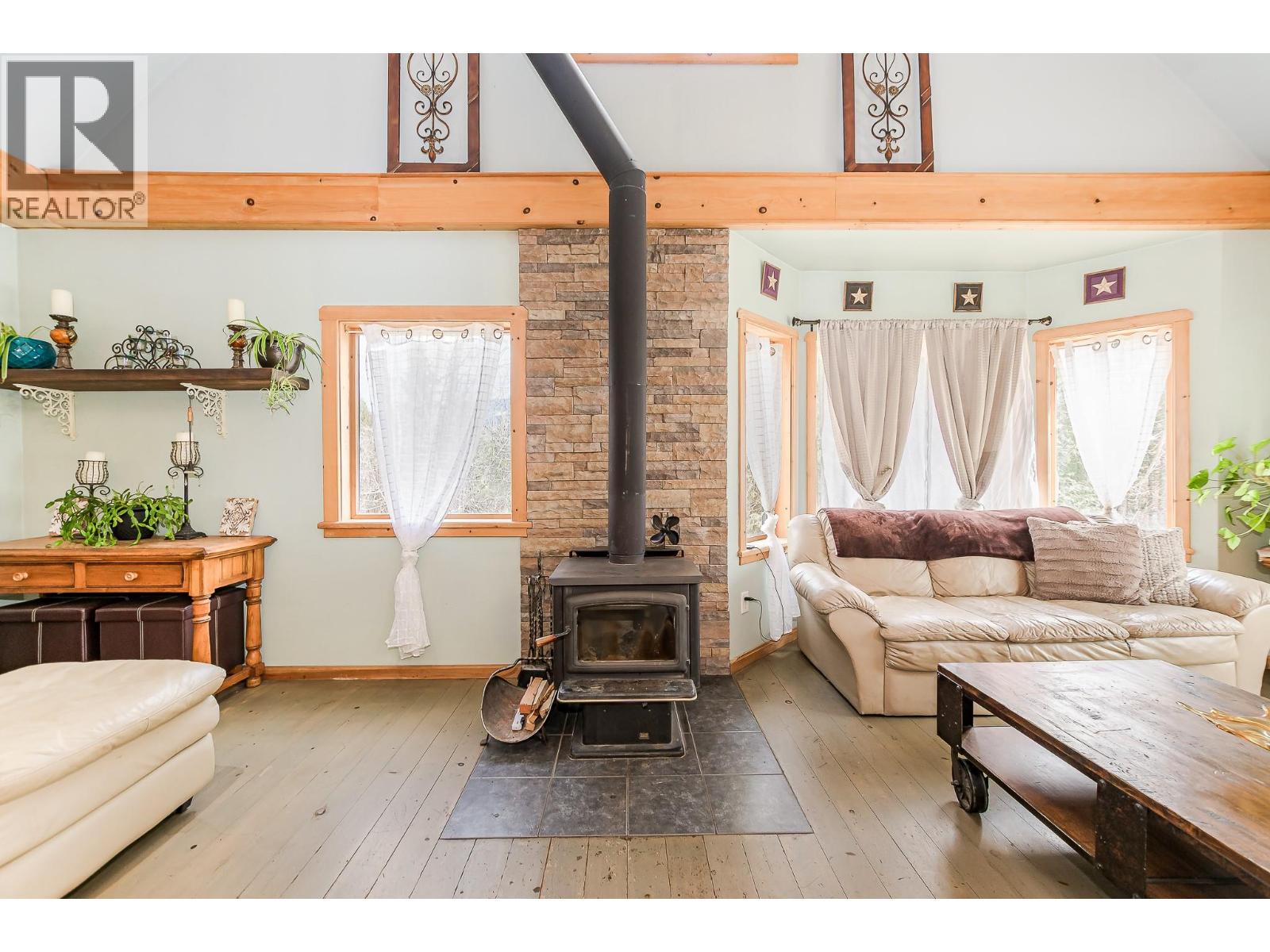 3690 Northway Road, Malakwa