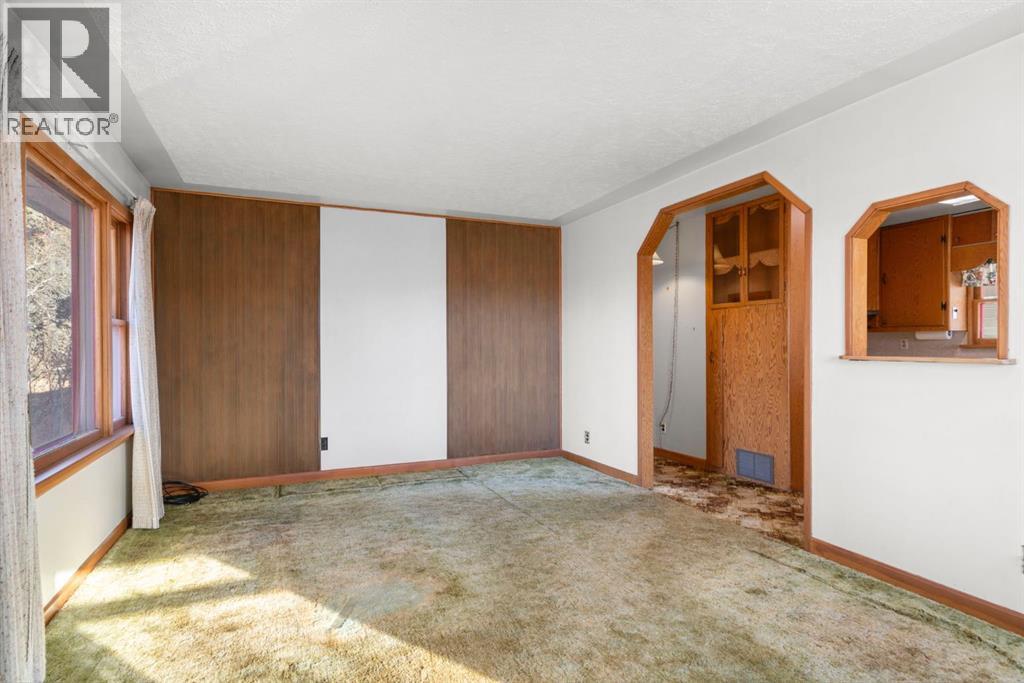 332 Third Street West, Cochrane