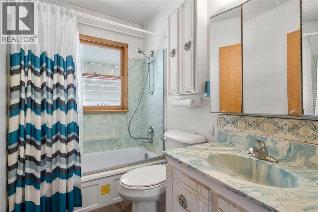 332 Third Street West, Cochrane