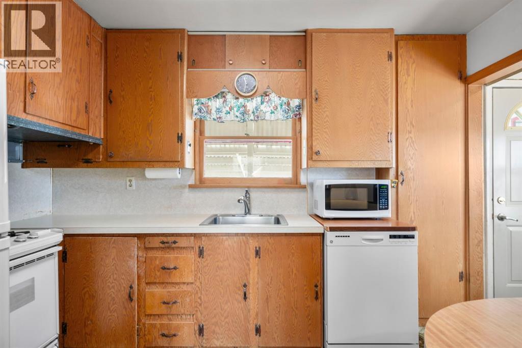 332 Third Street West, Cochrane