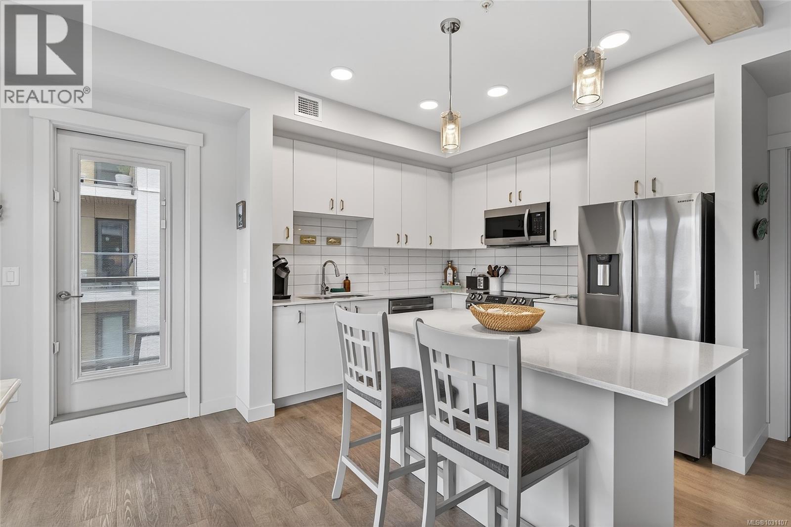 202 120 Jensen Ave E, Parksville