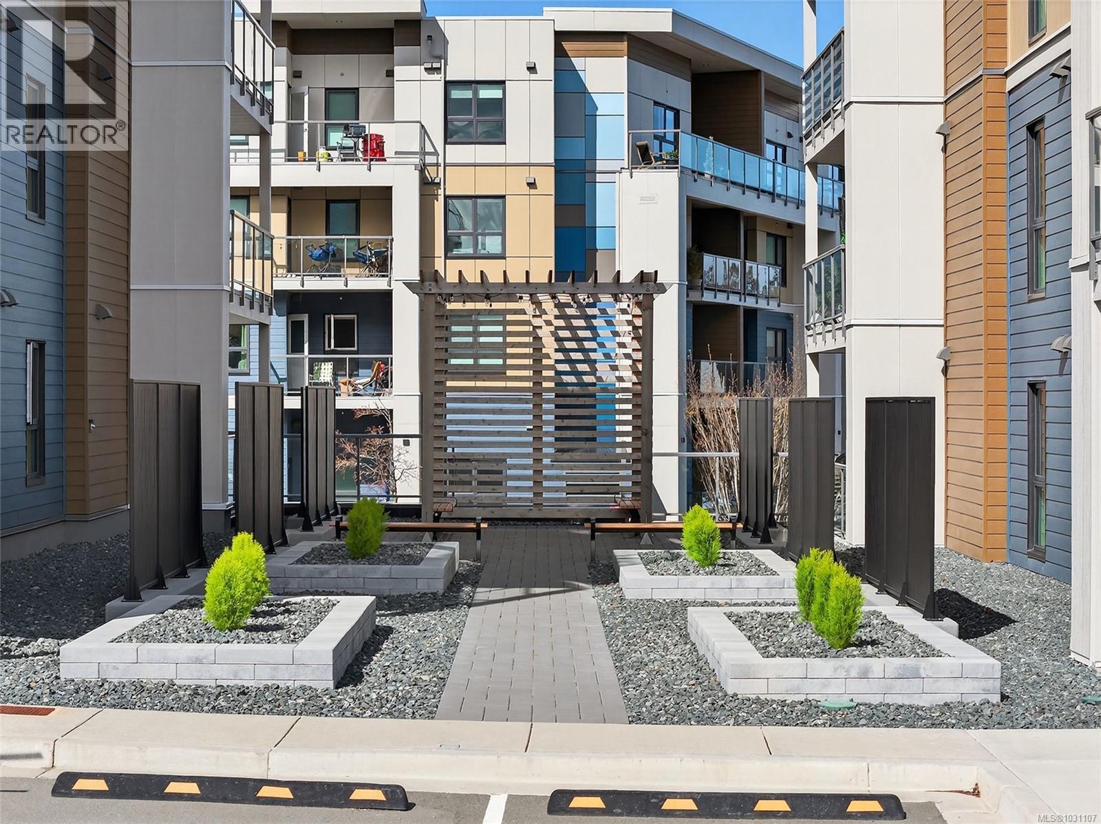 202 120 Jensen Ave E, Parksville