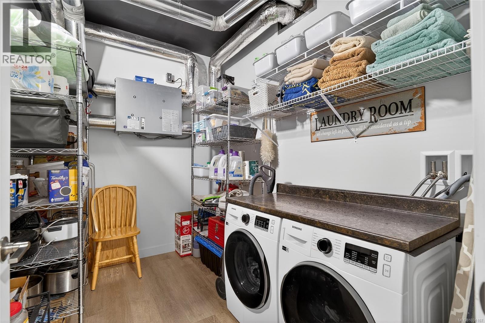 202 120 Jensen Ave E, Parksville