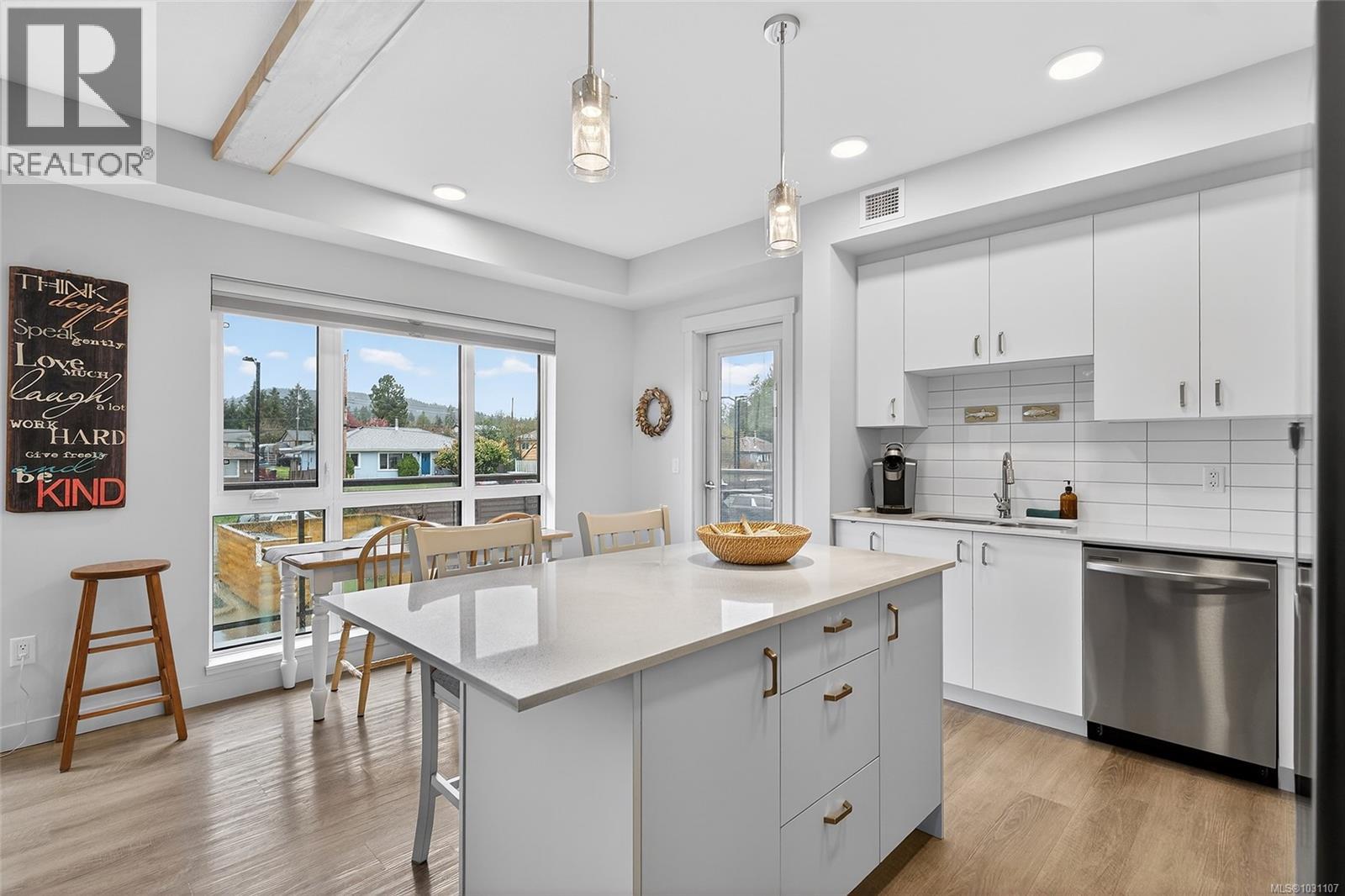 202 120 Jensen Ave E, Parksville