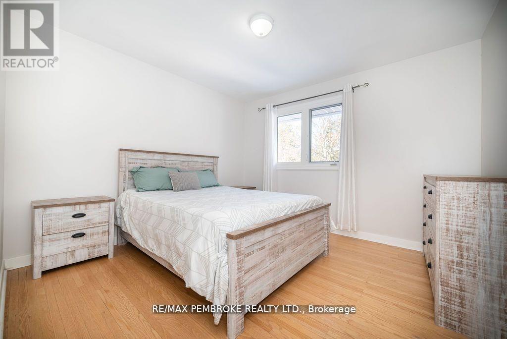13 HIGHLAND CRESCENT — photo 31