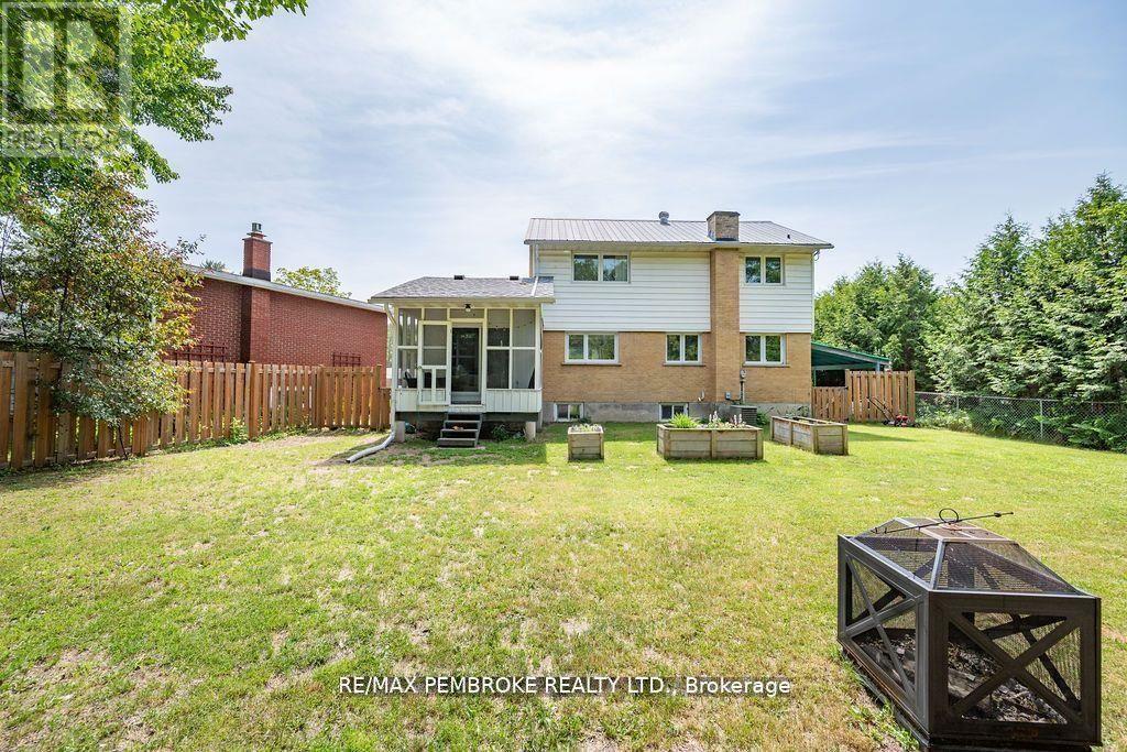 13 HIGHLAND CRESCENT — photo 40